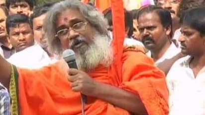 గోవుల మృతి: నిర్వాహకులపై కమలానంద అనుమానం