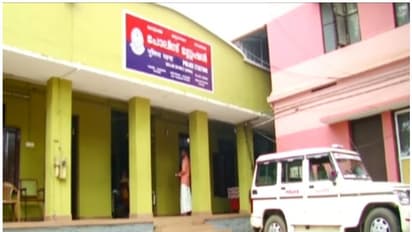 മദ്യകുപ്പികള് കടയ്ക്ക് മുന്നില് എറിഞ്ഞ് പൊട്ടിച്ചു; ചോദ്യംചെയ്തതിന് കടയുടമയ്ക്ക് മർദ്ദനം