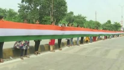 15 കിലോമീറ്റര് നീളത്തില് ത്രിവര്ണപതാക; ഇത് ലോക റെക്കോര്ഡ്