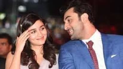 আলিয়াকে বিয়ে করতে চান! চোখে জল নিয়ে মহেশ ভাটের কাছে প্রস্তাব রণবীরের