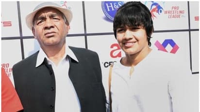 पुलिस की नौकरी छोड़ अब राजनीति के दंगल में उतरने की तैयारी में बबीता