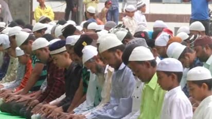 కాశ్మీర్ లో ప్రశాంతంగా ఈద్ వేడుకలు