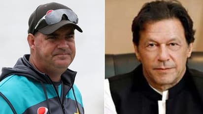 పాక్ జట్టులో ప్రక్షాళన మొదలెట్టిన ఇమ్రాన్, కోచ్ ఔట్
