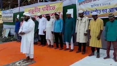 অনশন মঞ্চেই ইদের নমাজ, চাকরির দাবিতে অভিনব প্রতিবাদ জলপাইগুড়িতে