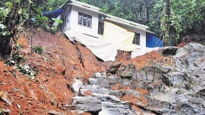 rain: கர்நாடகாவில் பேய்மழை: நிலச்சரிவில் சிக்கி 6பேர் பலி: கைகளைப் பிடித்தவாரை உயிரிழந்த சகோதரிகள் சோகம்