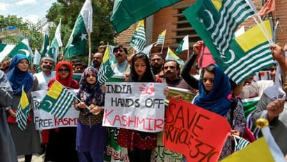 কাশ্মীর নিয়ে মিছিল, বাহরিনে গ্রেফতার পাকিস্তানিরা, সঙ্গ দিয়ে ফ্যাঁসাদে বাংলাদেশিরাও