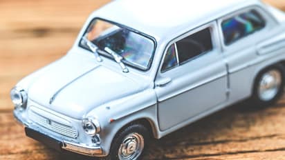 'വണ്ടി വാങ്ങാന് മടിച്ച് ഇന്ത്യക്കാര്': റിവേഴ്സ് ഗിയറിലേക്ക് വീണ് ഇന്ത്യന് വാഹന വിപണി; ഞെട്ടിപ്പിക്കുന്ന കണക്കുകള് പുറത്തുവിട്ട് എസ്ഐഎഎം