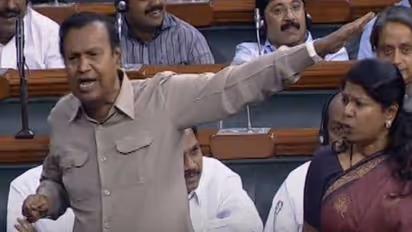 அவர் பெயரிலேயே இருக்கட்டும்... விட்டுக்கொடுங்க... மத்திய அமைச்சரிடம் உருகிய டி.ஆர்.பாலு..!