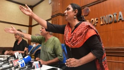 കശ്മീര് സന്ദര്ശന ചിത്രങ്ങള് പ്രദർശിപ്പിക്കുന്നതിന് വിലക്ക്; ദില്ലി പ്രസ് ക്ലബിനെതിരെ പരാതി