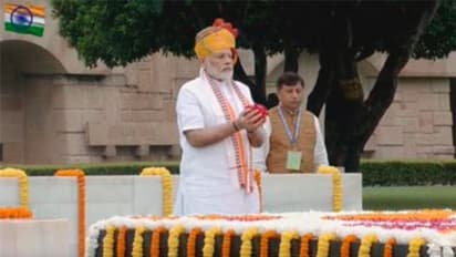 రాజ్ ఘాట్ వద్ద ప్రధాని మోదీ నివాళి