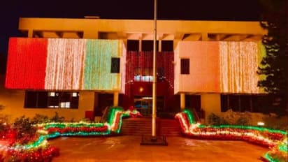 পাক মাটিতে দাঁড়িয়ে স্বাধীনতা দিবস উদযাপন, সেজে উঠেছে পাকিস্তানের ভারতীয় দূতাবাস