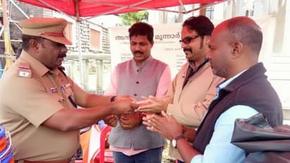 ശമ്പള വിഹിതം പ്രളയസഹായത്തിന്; പൊലീസ് വേഷത്തില് അന്പോടെ മധു