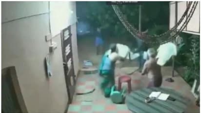 ആയുധവുമായെത്തിയ കള്ളന്മാരെ കസേരയും ചെരുപ്പും കൊണ്ട് തുരത്തി; വയോധികര്ക്ക് ധീരതാ പുരസ്കാരം