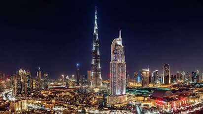 വിശപ്പകറ്റിയാല് വിളക്ക് തെളിയും; മഹാമാരിയെ അതിജീവിക്കാന് തല ഉയര്ത്തി ബുര്ജ് ഖലീഫ