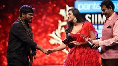 సైమా అవార్డ్స్ లో సెలబ్రేటిస్ (ఫొటోస్)