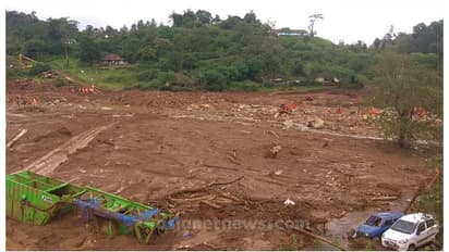 విశాఖ భూకుంభకోణం... కలెక్టర్ తో సిట్ బృందం భేటి