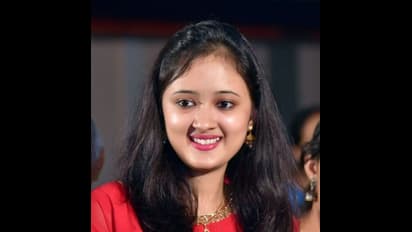 ಲವ್ಲಿಲವ್ಲಿಯಾಗಿದ್ದಾರೆ ನೋಡಿ ’ಕನ್ನಡ ಕೋಗಿಲೆ’ ಅಖಿಲಾ ಪಜಿಮಣ್ಣು!