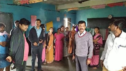 ನೂರಾರು ಕುಟುಂಬ ರಕ್ಷಿಸಿತು ಸರ್ಕಾರಿ ನೌಕರರ ಸಮಯಪ್ರಜ್ಞೆ!