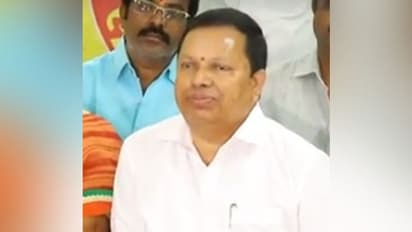 కాంగ్రెస్కు షాక్: బీఆర్ఎస్లో చేరిన ఎర్ర శేఖర్