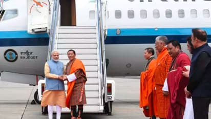 భూటాన్లో మోడీ టూర్: ఇండియా జెండాలతో స్వాగతం