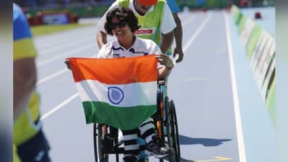 खेल रत्न: कमर के नीचे का हिस्सा पैरालाइज, व्हील चेयर पर चलती हैं दीपा; रिटायरमेंट की उम्र में शुरू किया खेलना
