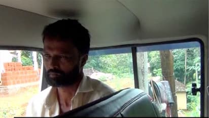 അയൽവാസിയുടെ വീടിന് തീയിട്ട് മുങ്ങിയ കേസ് പ്രതി പിടിയില്