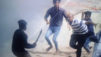 பட்டப்பகலில் பட்டா கத்தியால் இளைஞரை சல்லி சல்லியாக வெட்டிய கும்பல்... சரணடைந்த 4 பேர் பரபரப்பு வாக்குமூலம்..!