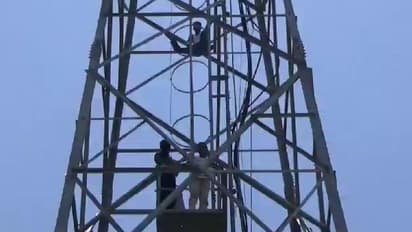 உயிர் பயம்னா என்னன்னு காட்டி அல்லு கிளப்பிய நாளுபேர்...! கெஞ்சி கதறிய போலீஸ் அதிகாரிகள்...!