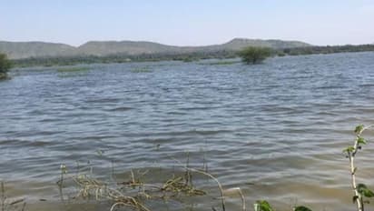 ಯಲಬುರ್ಗಾ: ಹುಲೆಗುಡ್ಡ ಕೆರೆಗೆ ತಡೆಗೋಡೆ ನಿರ್ಮಿಸುವಂತೆ ಆಗ್ರಹ