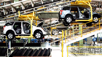 കാർ നിർമാണം ബുദ്ധിമുട്ടുള്ള പണിയെന്ന് അമേരിക്കന്‍ മുതലാളി, മാസ് മറുപടിയുമായി ഇന്ത്യന്‍ മുതലാളി!