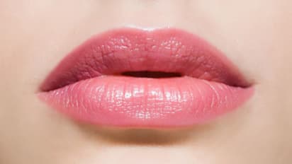 শীতকালে শিশুর মত কোমল ঠোঁট পেতে, বাড়িতেই বানিয়ে নিন এই লিপবাম