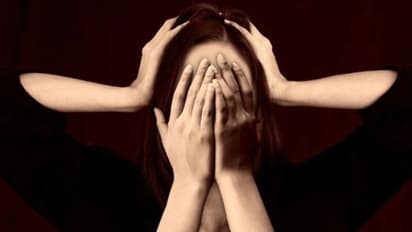 রোগের নাম পাইকা, চুল থেকে উনুনের ছাই, এমনকি চায়ের ভাঁড় পর্যন্ত খেয়ে নেয় রোগী