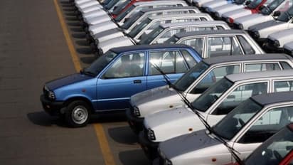 സാമ്പത്തിക പ്രതിസന്ധിയില്‍ തളര്‍ന്ന് വാഹന വിപണി, 7 മാസമായി വിൽപ്പന താഴോട്ട്; ഓഗസ്റ്റിൽ 30 ശതമാനം ഇടിവ്