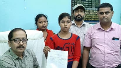 নিজের বিয়ে বন্ধ করে পুরস্কৃত নাবালিকা