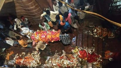 काशी के महाश्मशान में मुक्ति के लिए लगी लाइन