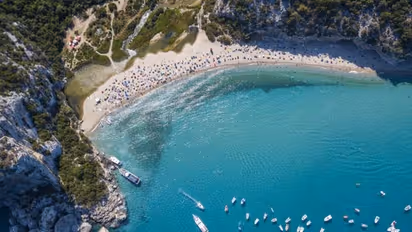 യാത്രയുടെ ഓര്മ്മയ്ക്ക് ബീച്ചില് നിന്ന് മണലെടുത്തു, പുലിവാല് പിടിച്ച് സഞ്ചാരികള്