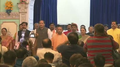 योगी कैबिनेट के विस्तार में 18 नए मंत्री शामिल 5 का प्रमोशन, अब होगा विभागों का बंटवारा