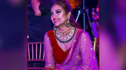 ফিল্মি কায়দায় আংটি বদল! বোদরুমে সঙ্গীত-এর দিন এভাবেই তাঁকে প্রপোজ করেছিলেন নিখিল