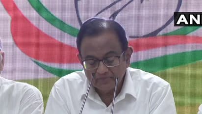 காங்கிரஸ் அலுவலகத்துக்குள் சிதம்பரம் ! முற்றுகையிட்ட சிபிஐ அதிகாரிகள் !! கைது செய்யப்படுகிறார் !