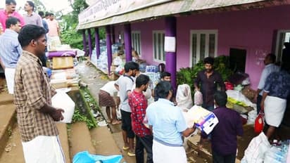 കേരളത്തിന്റെ സ്നേഹം ചുരം കയറി: വയനാട്ടിലെ ദുരിതാശ്വാസ ക്യാമ്പുകളിലേക്ക് എത്തിയത് 128 ടണ് അരി