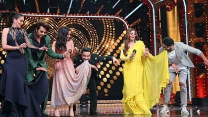 హాట్ హీరోయిన్ కొంగుతో ప్రభాస్ స్టెప్పులు..