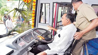 ఆర్టీసీ డ్రైవర్ అవతారమెత్తిన ఎమ్మెల్యే గండ్ర వెంకటరమణారెడ్డి