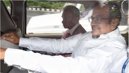 চারদিন হেফাজতেই, পরিবারের দেখা মিলবে আধঘন্টা! 'বুদ্ধিমান' যুক্তিতেই জিতল সিবিআই