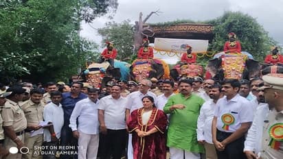 ಪೂಜೆ ಮಾಡುವುದಲ್ಲಿ ಬಿಜೆಪಿ ನಾಯಕರ ಪ್ರತಿಷ್ಠೆ: ಮೈಸೂರು DC ತಲೆದಂಡ!