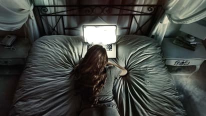 ತಂದೆ ಲ್ಯಾಪ್ಟಾಪ್ ತೆಗೆದು ನೋಡಿದಾಗ ಮಗಳಿಗೆ ಕಂಡಿದ್ದು ತನ್ನದೆ ಬೆತ್ತಲೆ ಚಿತ್ರಗಳು!