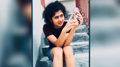 'তুমি জীবনে আসতেই সব দুঃখ ভুলেছি আমি', কাকে কাছে টেনে ছবি তুললেন 'রাসমণি' দিতিপ্রিয়া