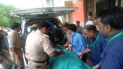 गाजियाबाद में सीवर की सफाई करने के लिए टैंक में उतरे 5 लोगों की मौत, राज्य सरकार ने दस-दस लाख की मदद का किया ऐलान