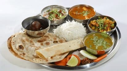 ప్లాస్టిక్ ఇవ్వండి... కమ్మని భోజనం ఉచితంగా తినండి