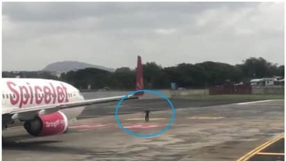 ఎయిర్ పోర్టు పార్కింగ్ లోకి దూరిన యువకుడు.. హెలికాప్టర్ పార్ట్స్ పీకి...