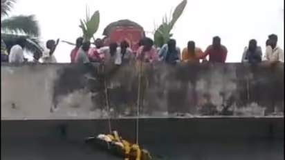 ಶವಕ್ಕೆ ಹಗ್ಗ ಕಟ್ಟಿಸೇತುವೆಯಿಂದ ಇಳಿಸಿದರಷ್ಟೇ ಇಲ್ಲಿ ಅಂತ್ಯಕ್ರಿಯೆ!